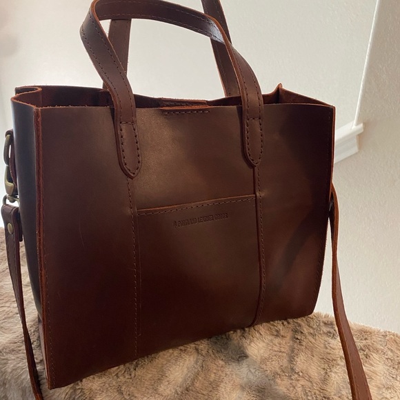 Portland Leather LOLA CROSSBODY TOTE - Picture 3 of 10